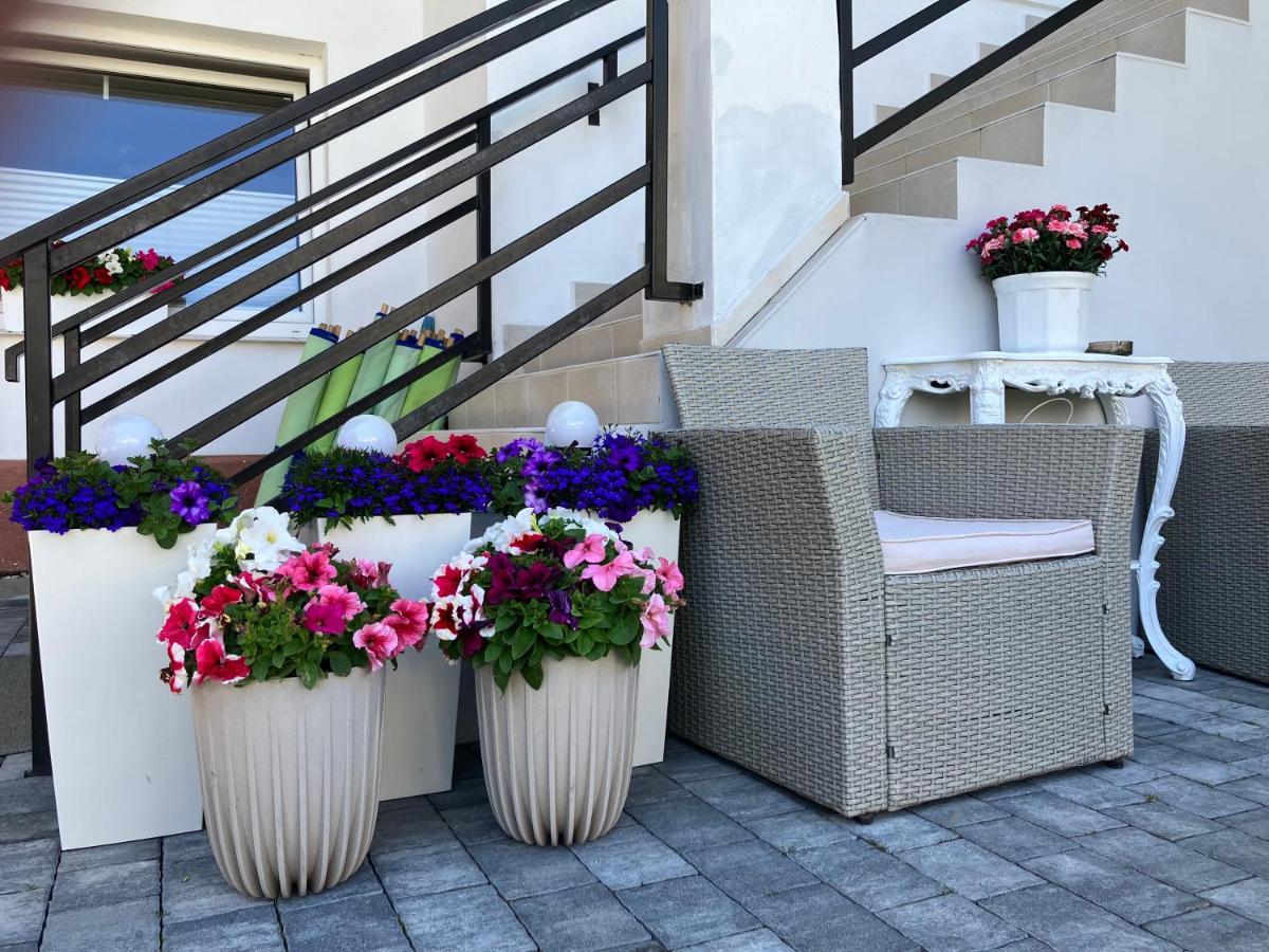 Agat Pokoje Goscinne Apartamenty Pobierowo Esterno foto