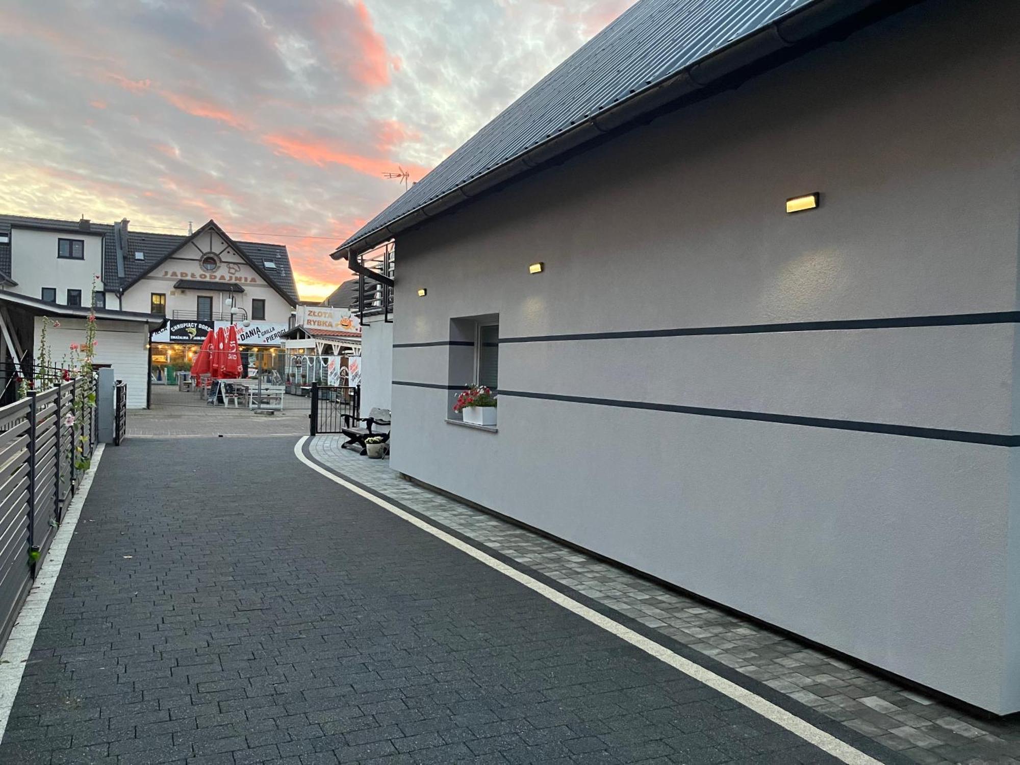 Agat Pokoje Goscinne Apartamenty Pobierowo Esterno foto